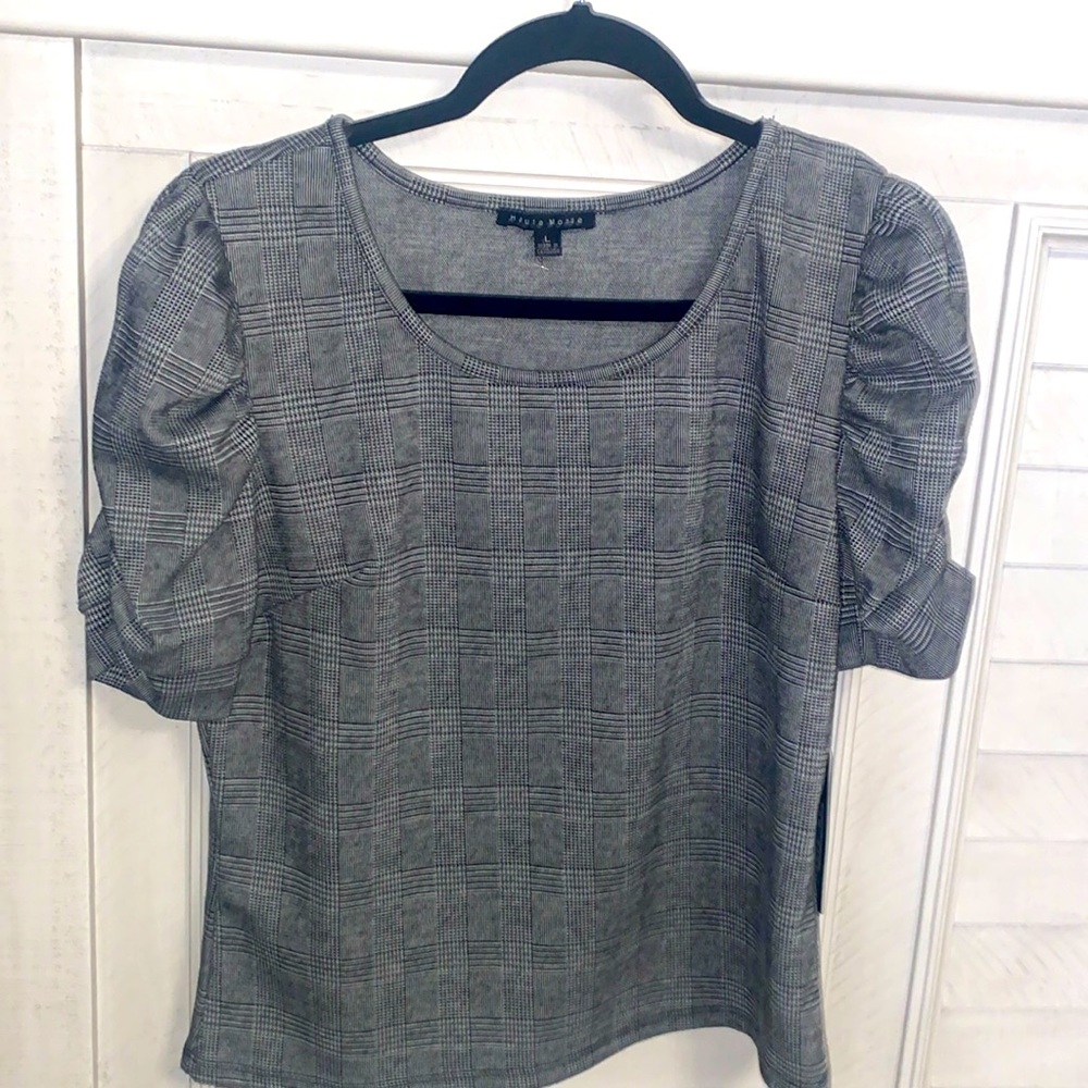 Women’s black and white plaid pattern blouse size L